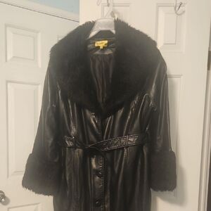 Elegant Black Leather Jacket with Fur Trim and Belted Waist